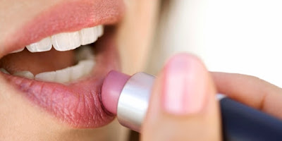 Tips Memilih Lipstick yang Cocok Untuk Bibir Kering