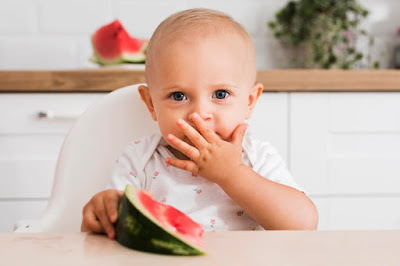 semangka yang dimakan bayi akan sangat baik untuk kesehatan perut bayi