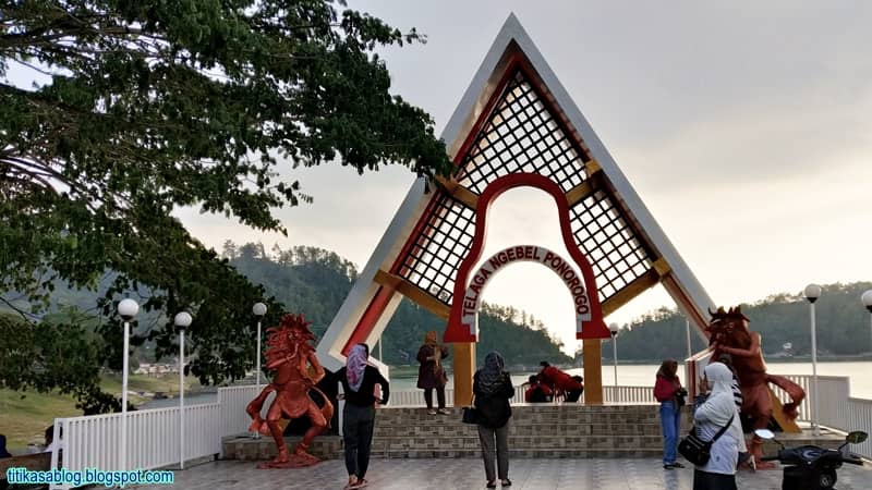 Tugu Telaga Ngebel, Ponorogo