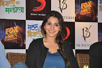 hot , sexy, cleavage, Anushka Sharma, Imran Khan, Promoting, Matru, Ki, Bijlee, Ka, Mando, Nach, Baliya, Press, Conference.