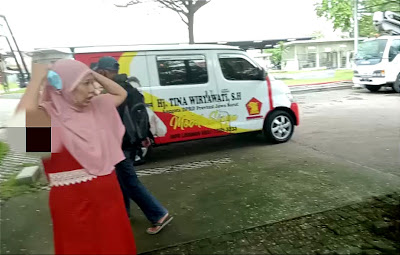 Odgj Warga Desa Karangbaru dibawa ke RS MITRA PLUMBON