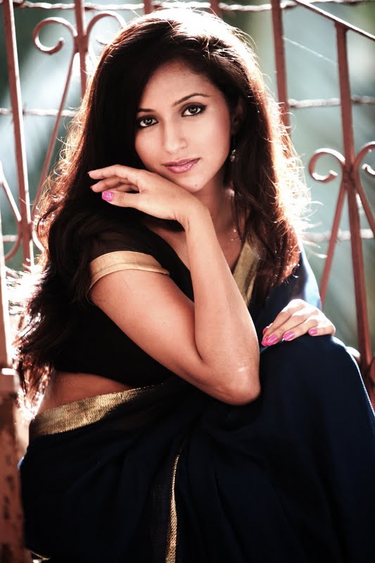 Telugu hot Actress Aasheeka in Transparent Blue Sari