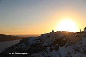 Things to see - Famous Sunset of Oia, Santorini, Greece