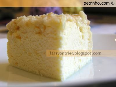 Tarta esponjosa de queso y cobertura de almendra