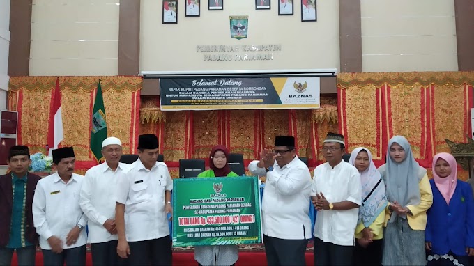 Wabup Suhatri Bur Serahkan Beasiswa Basnaz  Kepada 414 Mahasiwa