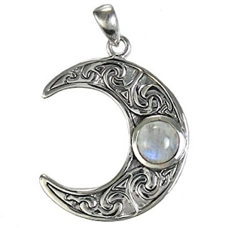 moon-pendant