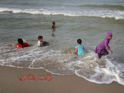 seronoknya mandi laut kat kampung 6