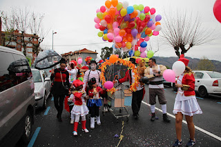 Desfile de disfraces de las fiestas de Lutxana