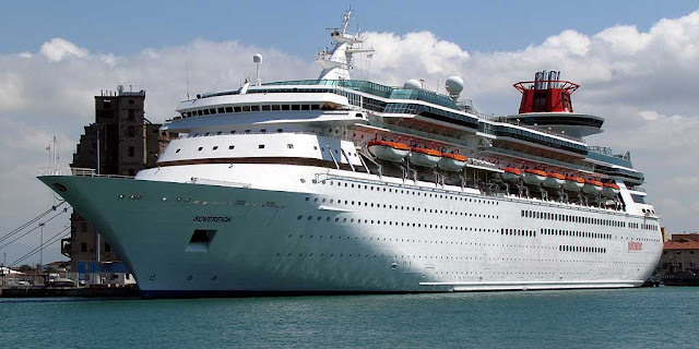 Nave da crociera MS Sovereign, IMO 8512281, porto di Livorno