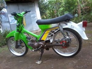 HONDA C70 Modif Dengan Warna Hijau Pelek Lebar