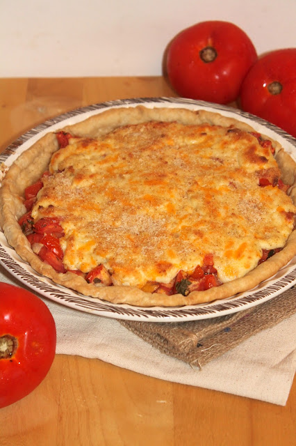 Southern tomato pie ready for serving.