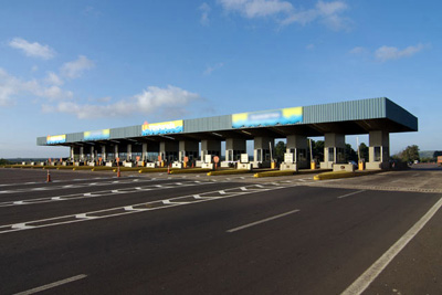 Cobrança de eixo suspenso de veículo carregado começou nas rodovias de SP