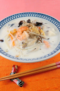 味の決め手はちゃんぽんの白いスープ！冷凍うどんで作るちゃんぽん