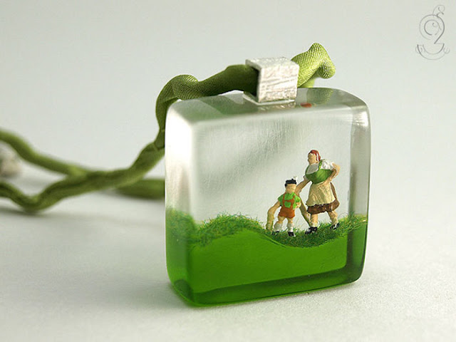 Jewelry with miniature scenes