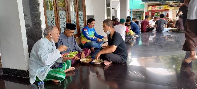Makan Siang Gratis Masjid Abu Bakar Ash-Shiddiq Tiap Rabu dan Jumat
