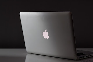 Apple Macbook; image credit https://pixabay.com/en/macbook-apple-computer-screen-690672/