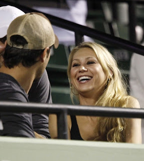 Photo of Anna Kournikova and Enrique Iglesias watching Williams sisters tennis match at 2009 Sony Ericsson Open