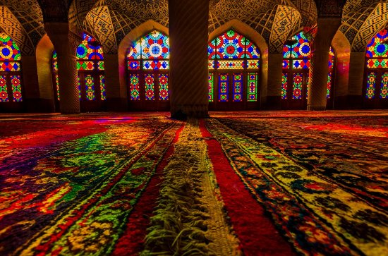 虹色に包まれる空間？イランにある美しいモスク、ナスィーロル・モルク・モスク【ar】