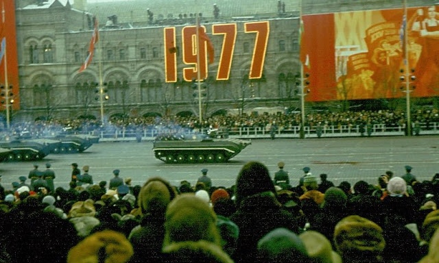 1977 yılı - Moskova Zafer Geçidi töreninden bir kare