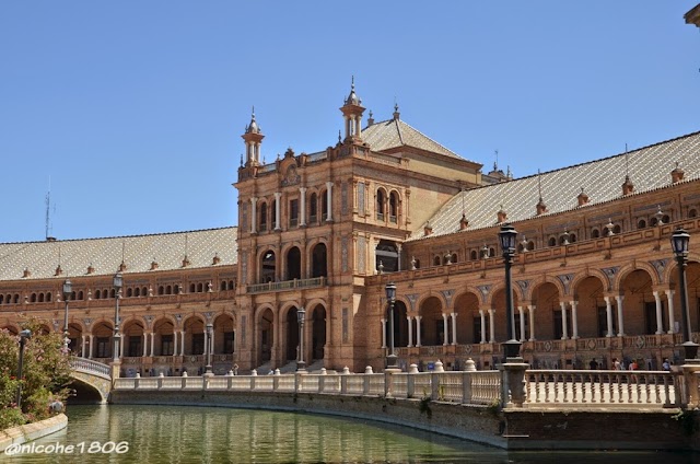 * Plaza de España - Bancos Provinciales