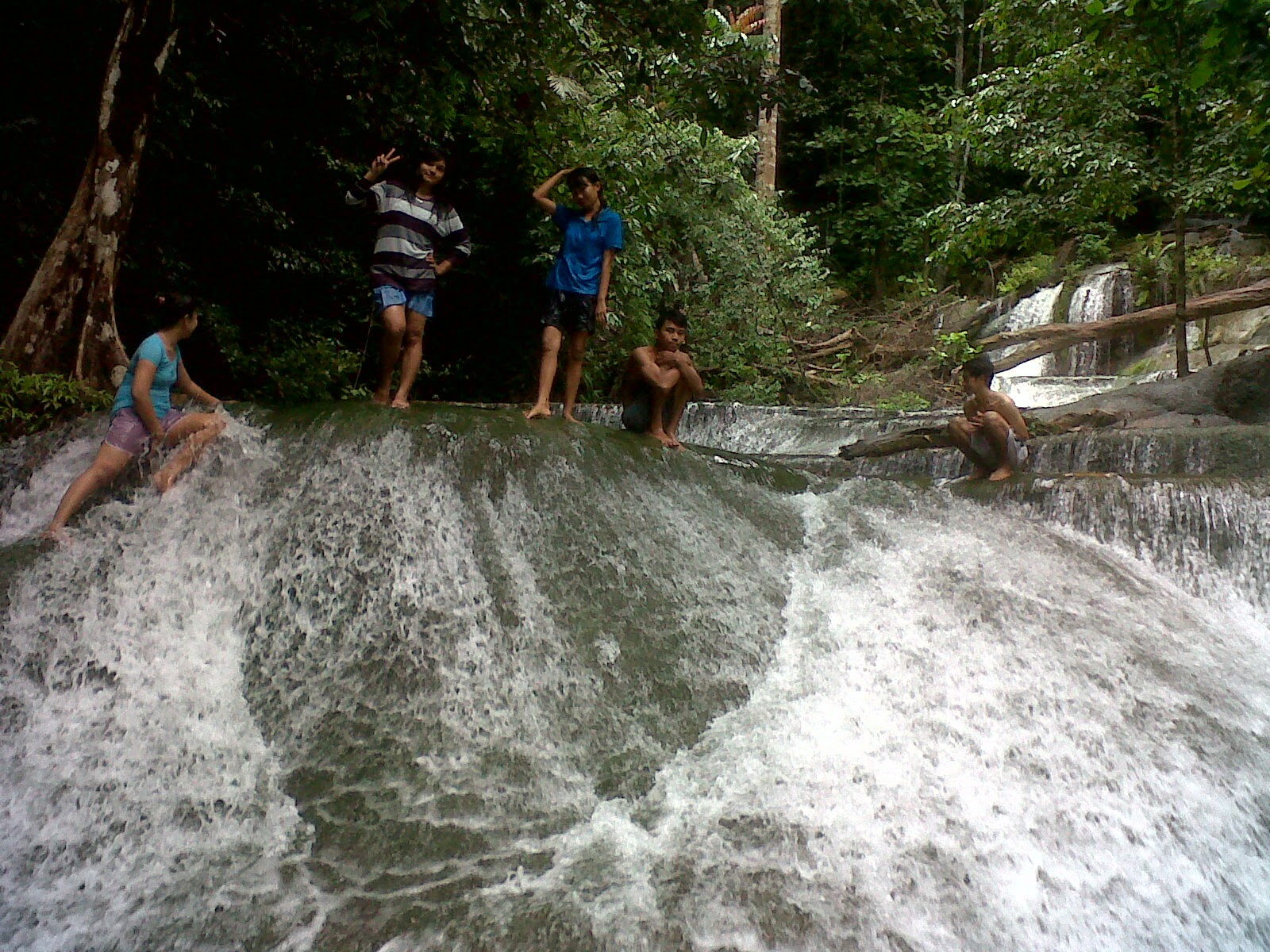 Wisata Alam Air Terjun Moramo Kendari-Sulawesi Tenggara - Go Wisata Ria