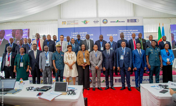 ces assises réunissent au Palais des Congrès de Cotonou environ 300 acteurs de l'aviation civile internationale venus de tous les pays de l'Afrique et de l'Océan Indien.