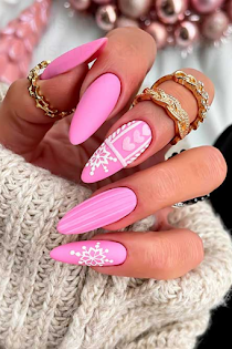 Image and Inspiration credit to: "Stylish Belles" https://www.stylishbelles.com/christmas-nail-ideas/