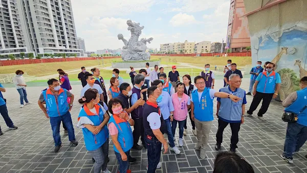 ▲龍燈公園滯洪池加速減緩大員林地區淹水情形，彰化縣長王惠美期待工程如期如質完工，讓排水設施能發揮最大效益，早日改善淹水情形。（記者林明佑攝）