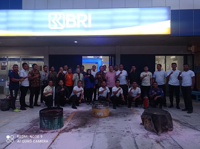 BRI CABANG PERDAGANGAN GELAR SIMULASI PENANGGULANGAN BENCANA KEBAKARAN