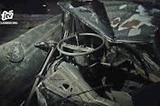 Mesin Mati di Tengah Rel, Mobil Ringsek Dihantam Kereta Api di Lamongan