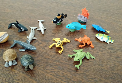 Miniatura de vinil estática marca Safari de sapos 5cm de comprimento, tartarugas  5,5cm , peixes 7cm e  seres do fundo do mar   R$ 5,00 cada  ou R$ 50,00 todos os 15