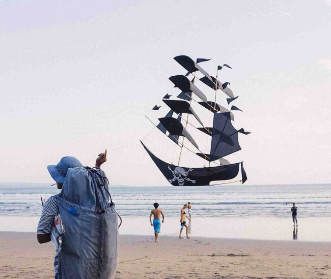 These 25 Highly Confusing Images Made Us Think Twice - Save yourself! The pirates are coming!