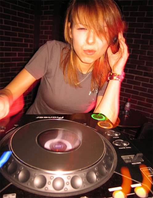 DJ-DJ Wanita Paling Hot