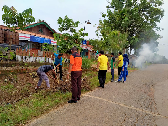 Cegah Berkembang Nyamuk Aedes Aegypti, Kecamatan Plakat Tinggi Bersih-bersih Lingkungan