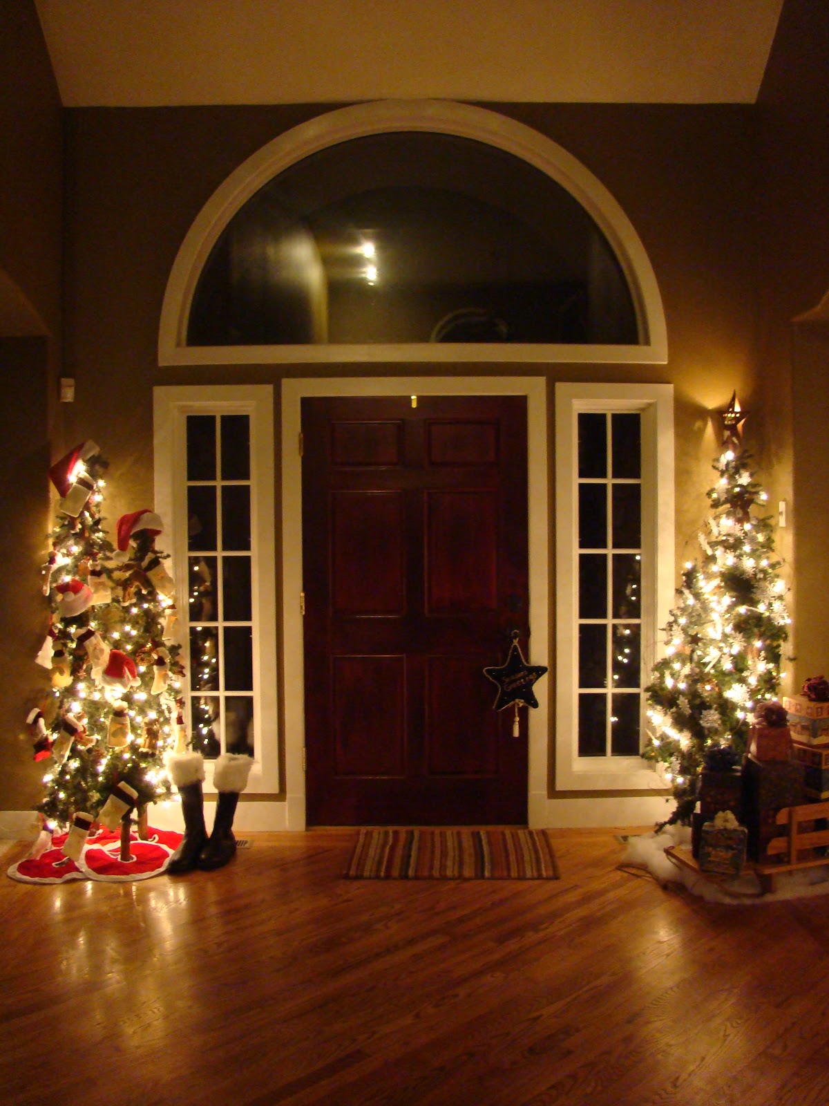 Entryways Decorated For Christmas  Home Decoration Club