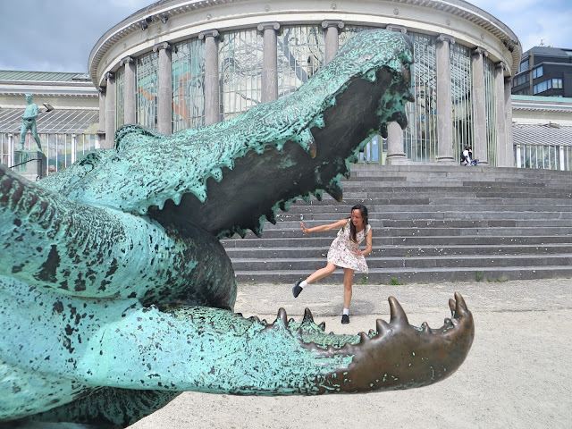 crocodile and girl, Brussels