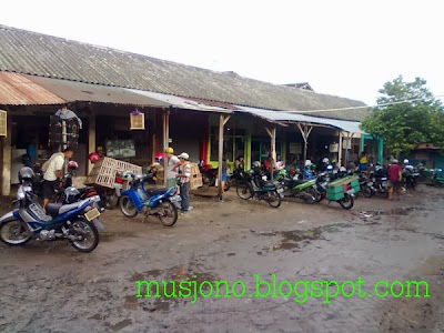 pemotongan ayam di pasar silir