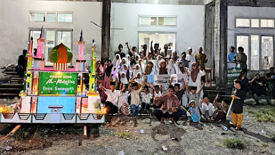 Masyarakat Senangggalih Antusias  Ikuti Pawai Obor Malam Takbiran: Ada Miniatur Masjid, Ka'bah dan Unta