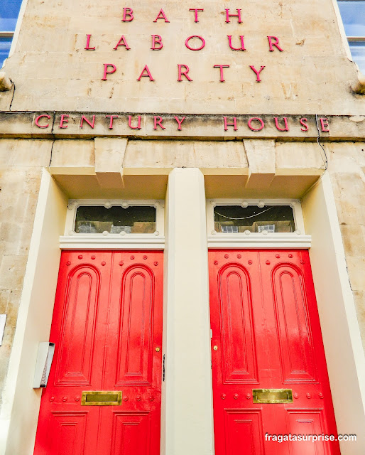 Porta colorida no estilo georgiano em Bath, Inglaterra