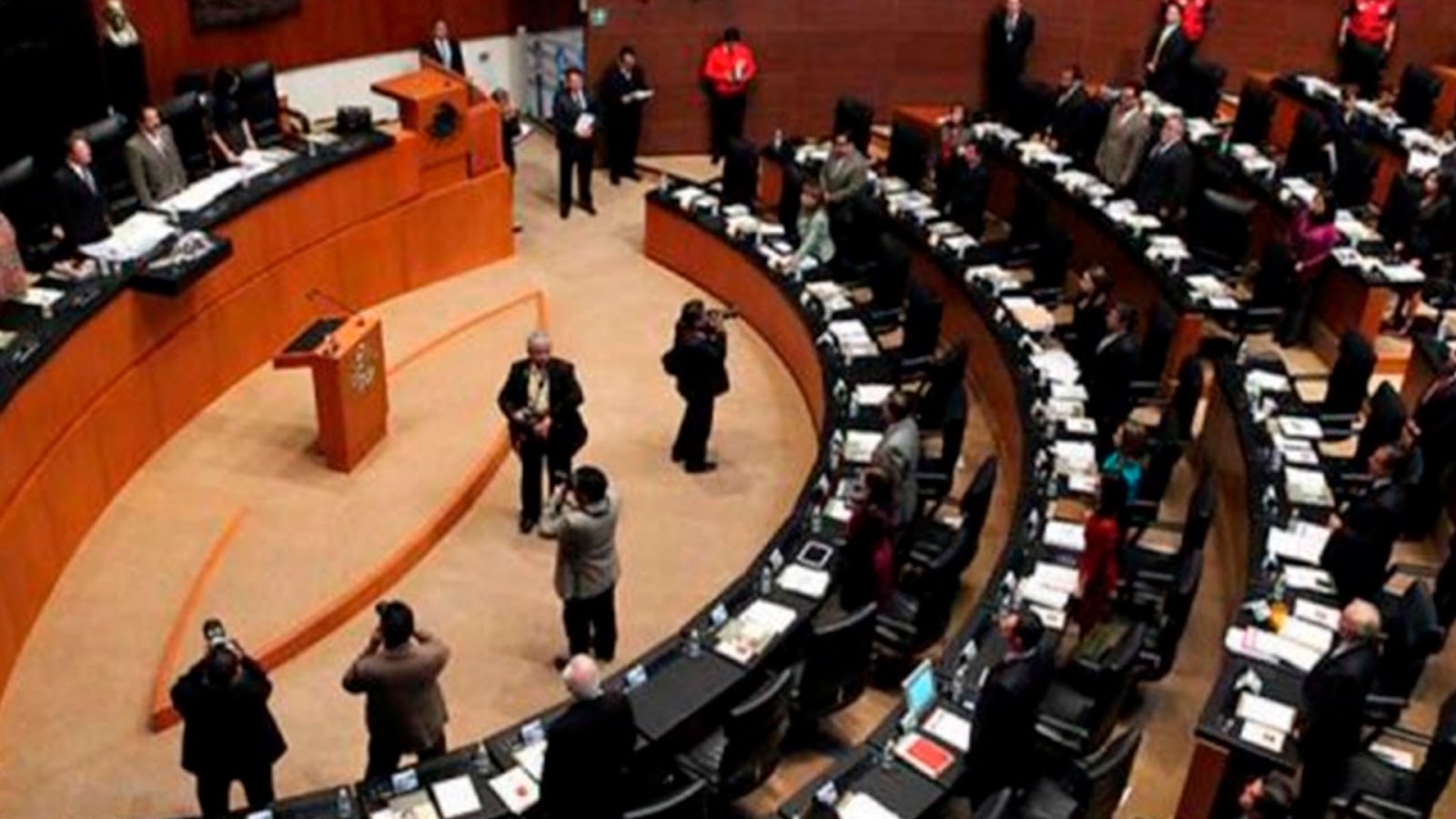 Senadores reducirían sueldo de 300 mil a 90 mil pesos a propuesta de Morena