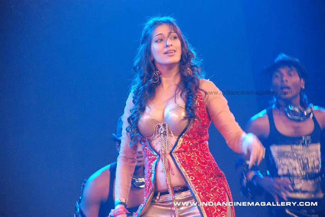 Lakshmi Rai golden bra