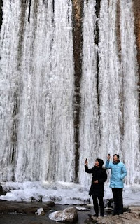 Aneh Air Terjun Ini Membeku [ www.BlogApaAja.com ]