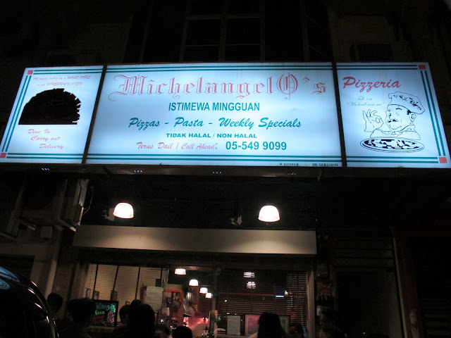  The signboard of the shop might mislead you to assume as a Michelangelo's Pizza @ Ipoh