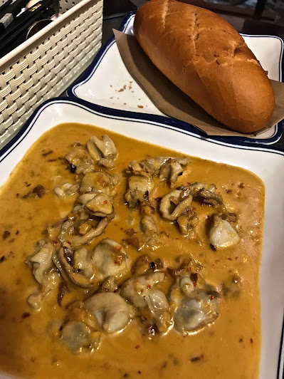 Làng Nướng Việt Nam (Lang Nuong Vietnam), squid's beak with butter and baguette