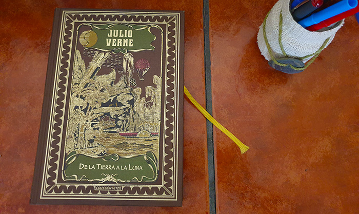 «De la tierra a la luna» de Julio Verne (RBA Ediciones)