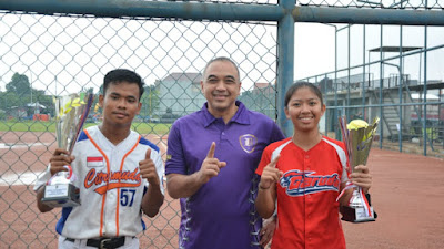 Bupati Tangerang menutup Kejuaraan Softball Bupati Cup 