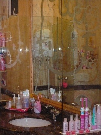 Many people especially the girl have questioned about the  Hello Kitty Bathroom Idea
