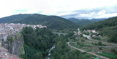 Castellfolit de la Roca and the Fluvià river in La Garrotxa