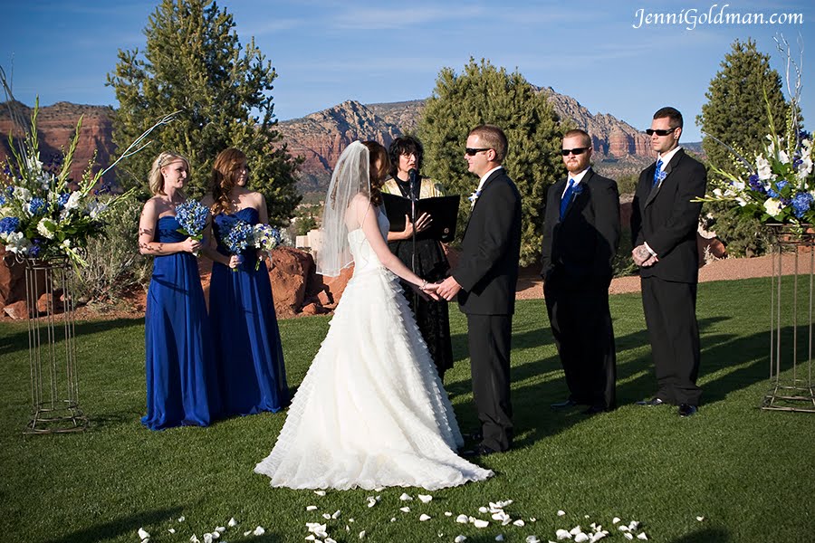 The bride 39s theme colors were royal blue and white Great choice against the