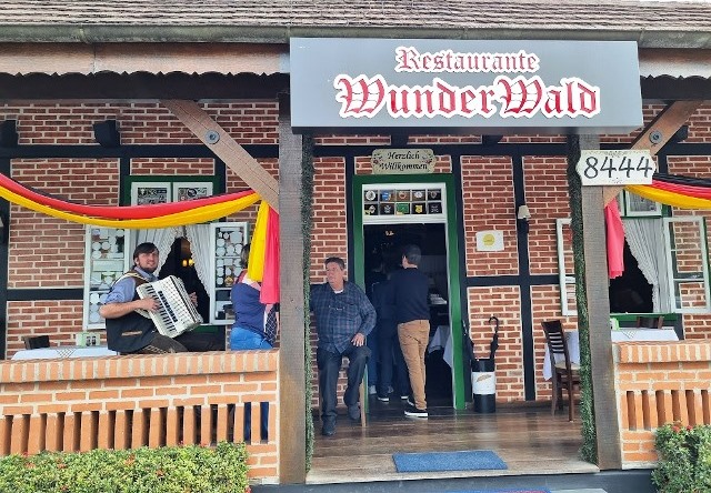 Na Rota dos Imigrantes, no Restaurante Wunderwald da querida Darli